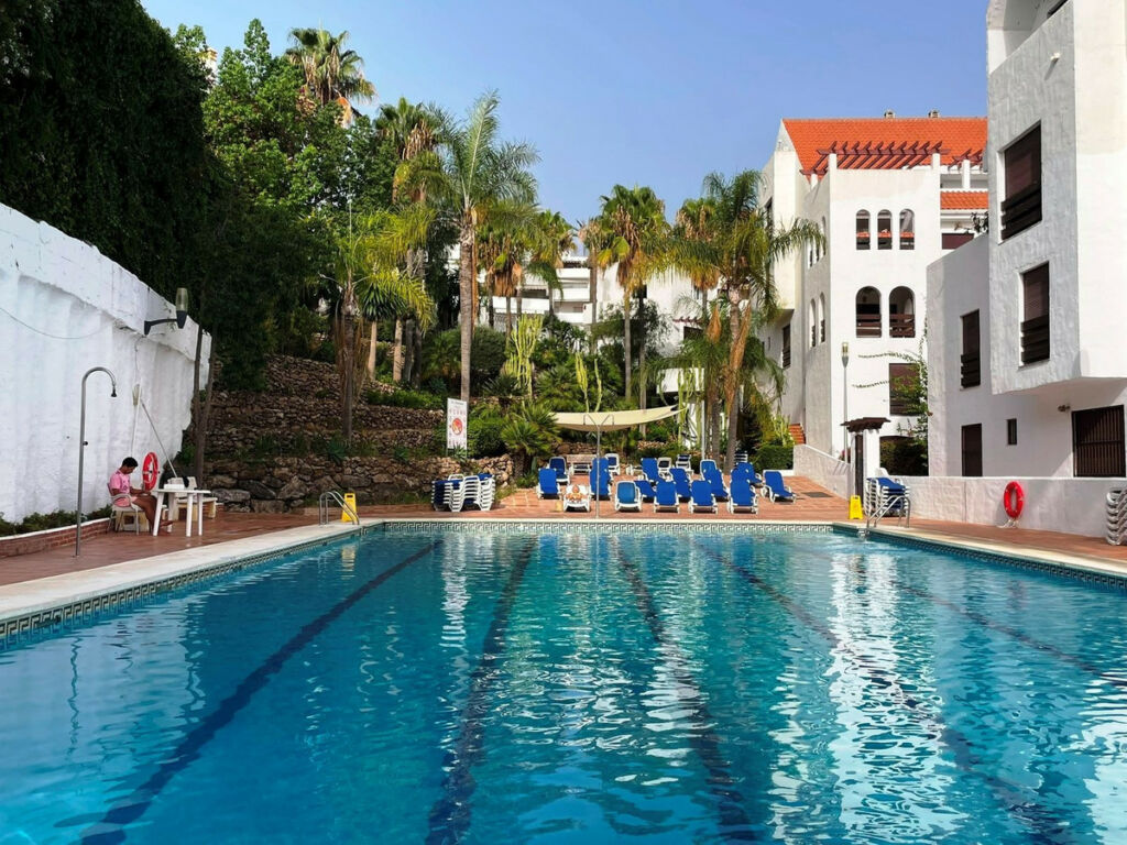 Middle Floor Apartment Nueva Andalucía Málaga - image 5