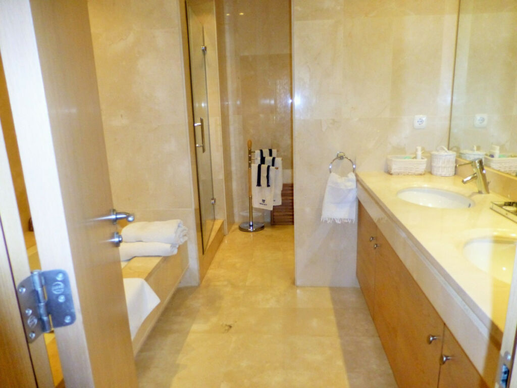 Middle Floor Apartment Estepona Málaga - image 5