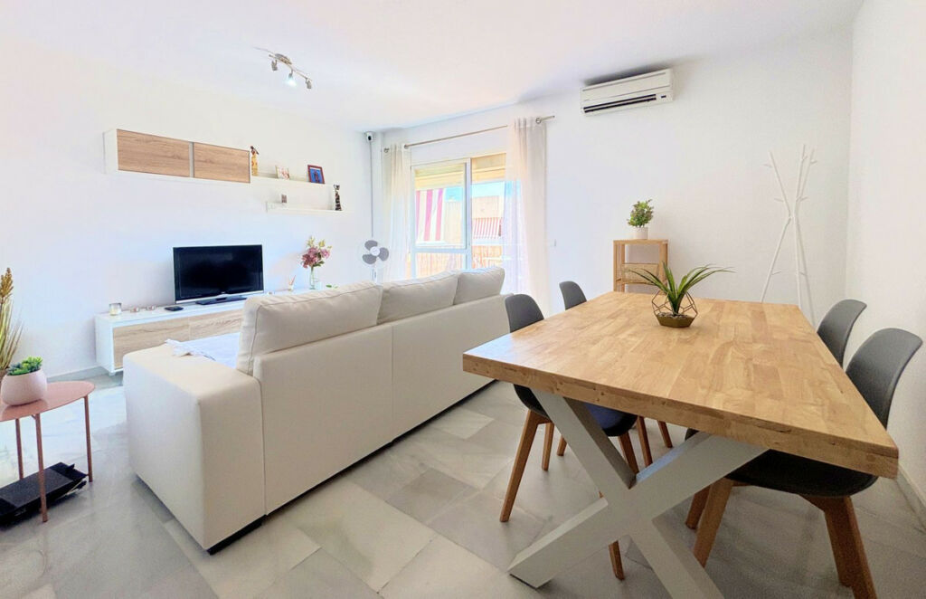 Middle Floor Apartment Estepona Málaga - image 5