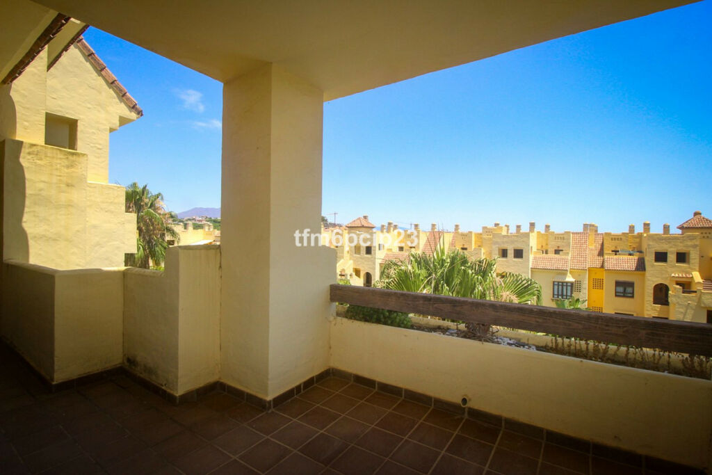 Middle Floor Apartment La Duquesa Málaga - image 5