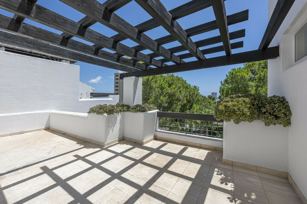 Top Floor Apartment Río Real Málaga - image 7
