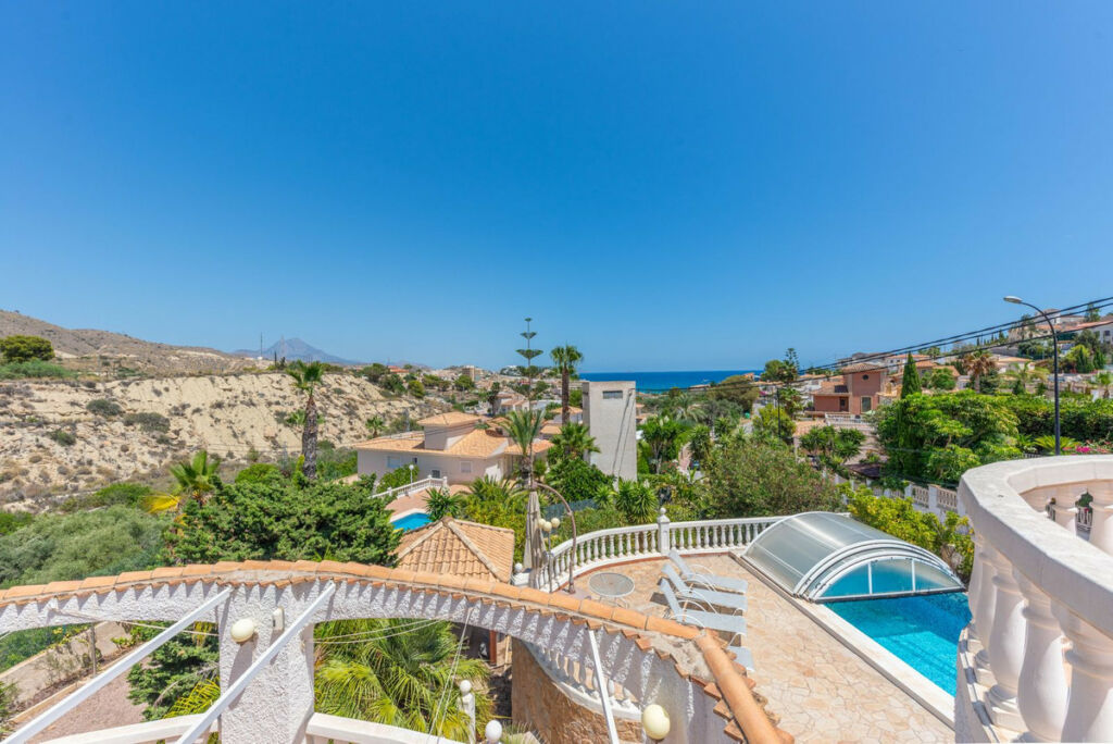 Detached Villa El Campello Alicante - image 5