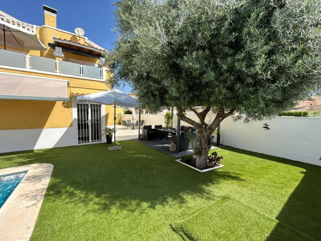 Detached Villa San Miguel de Salinas Alicante - image 5
