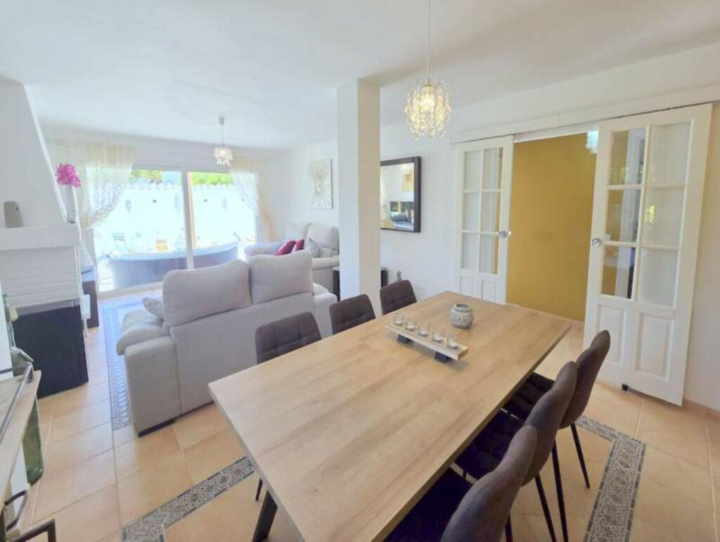 Detached Villa Manilva Málaga - image 5