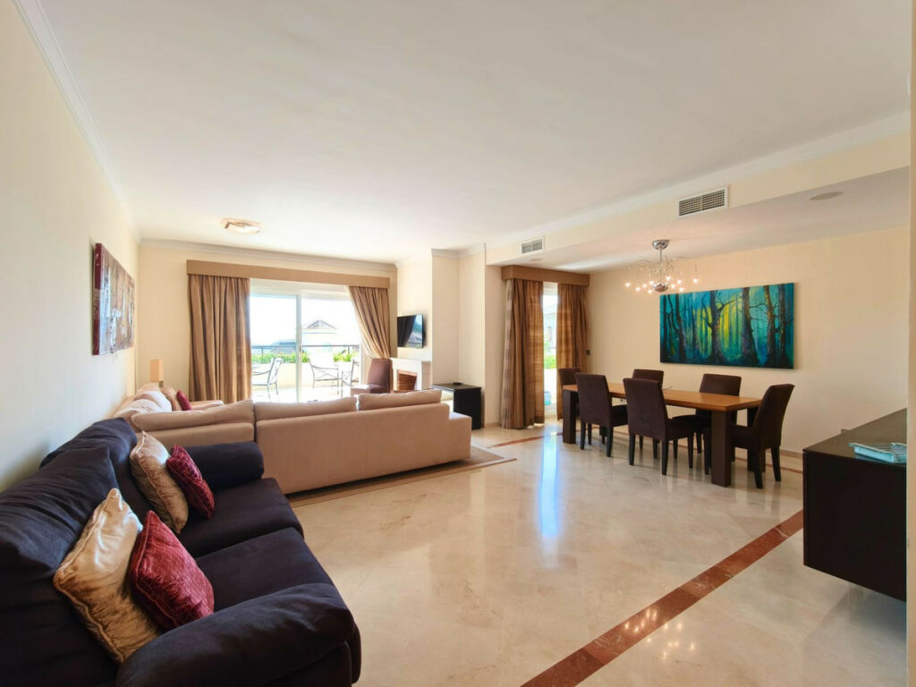Middle Floor Apartment San Roque Club Cádiz - image 5