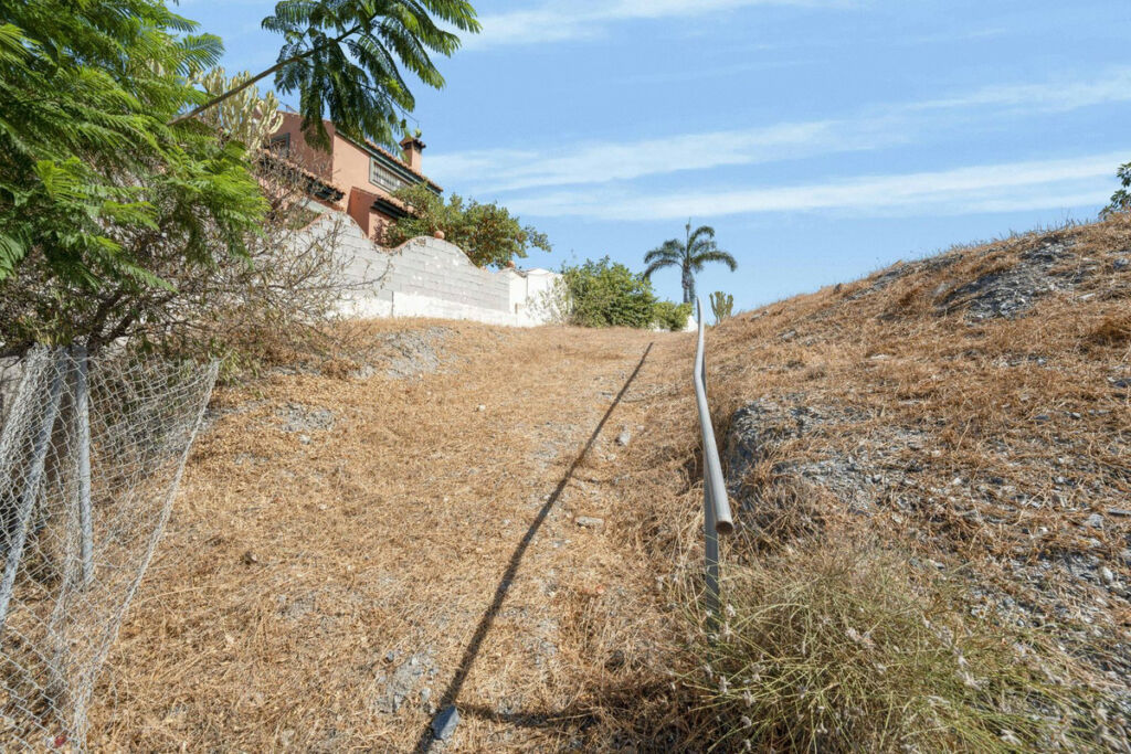 Residential Plot Almayate Málaga - image 8