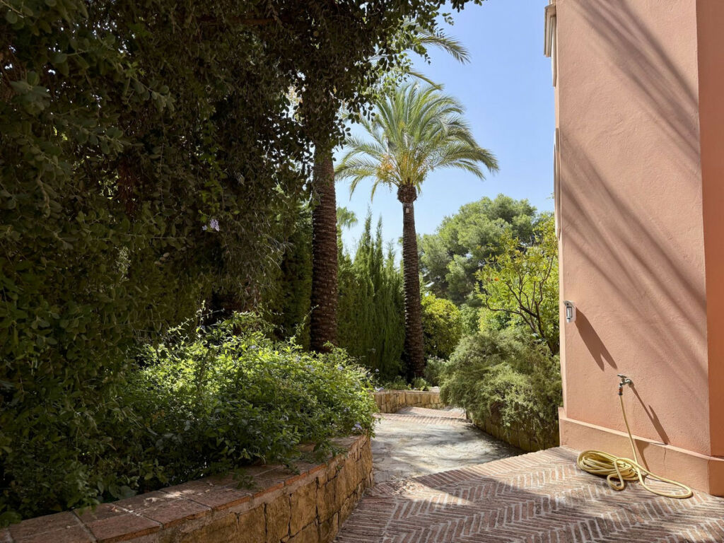 Detached Villa Sierra Blanca Málaga - image 5