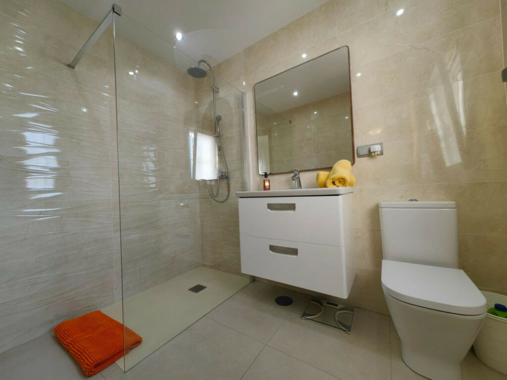 Detached Villa Estepona Málaga - image 5
