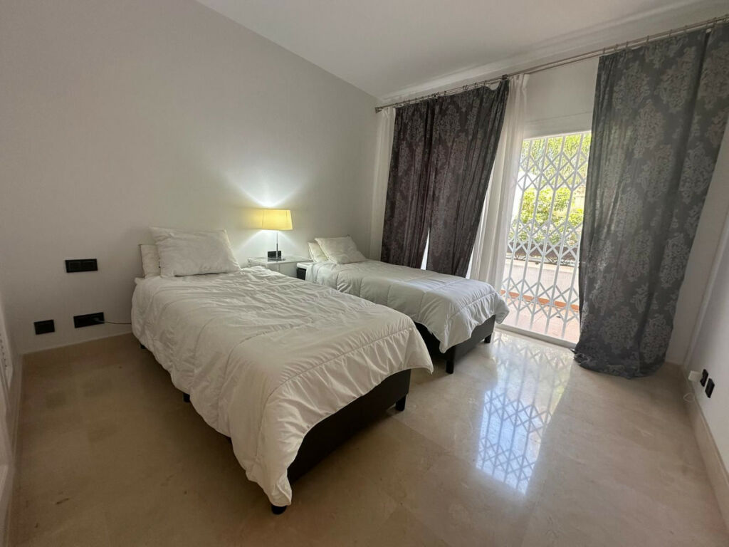 Ground Floor Apartment Nueva Andalucía Málaga - image 5
