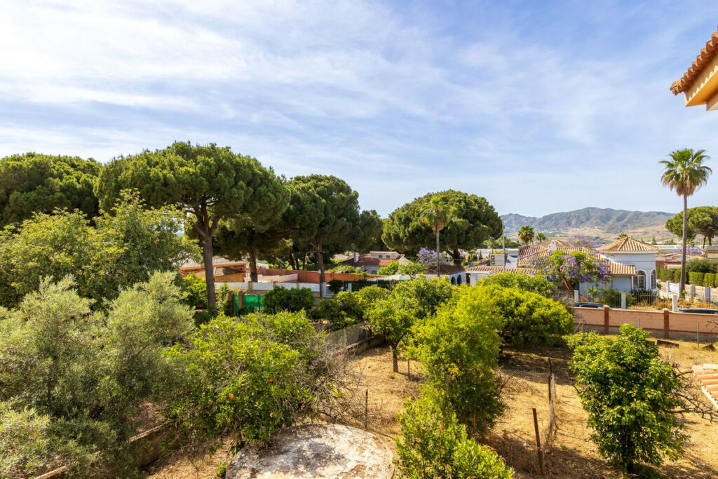 Detached Villa Alhaurín de la Torre Málaga - image 5
