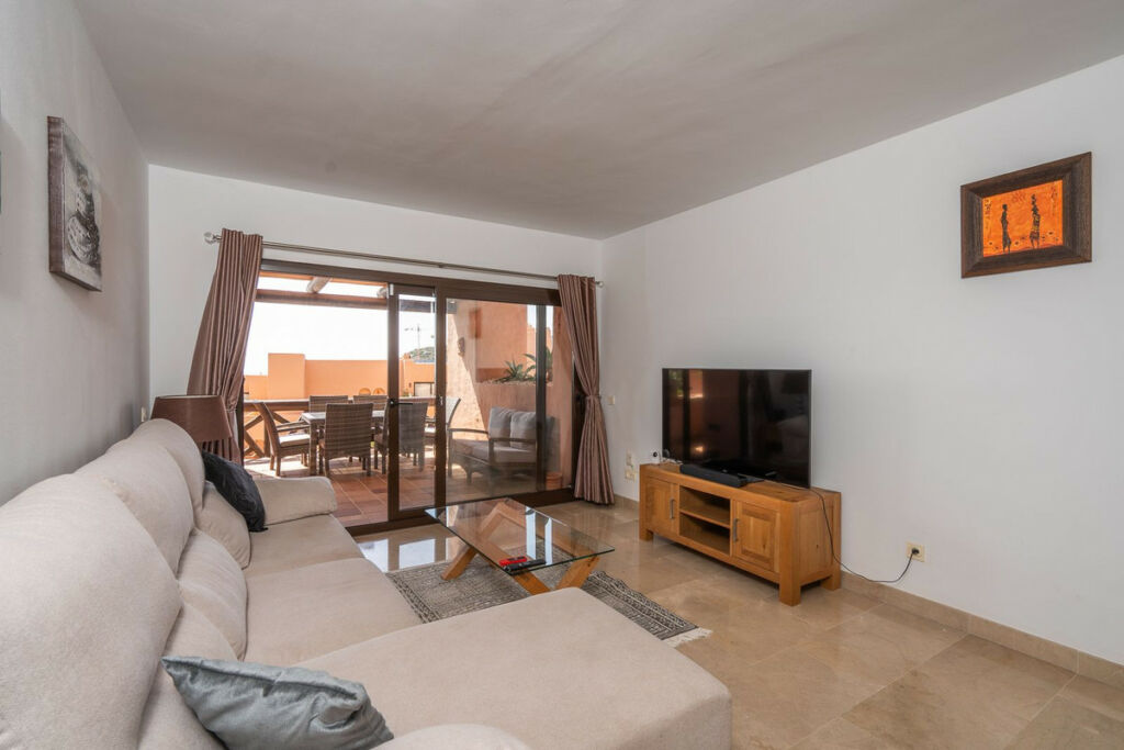 Middle Floor Apartment La Duquesa Málaga - image 5