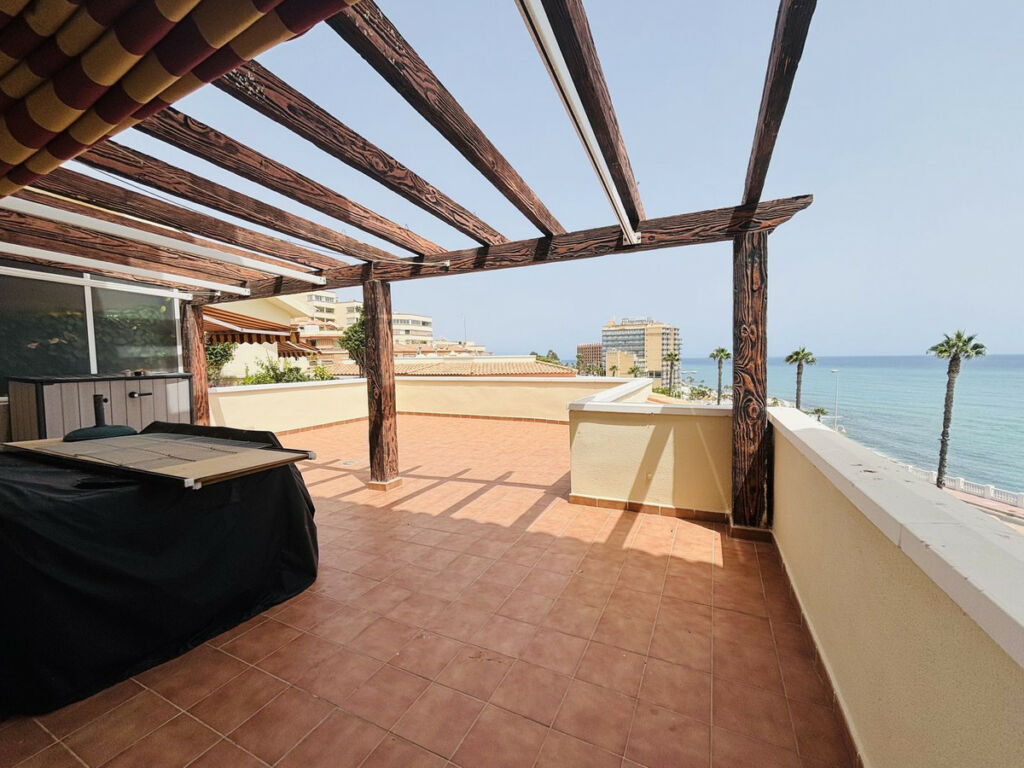 Middle Floor Apartment Benalmadena Málaga - image 5