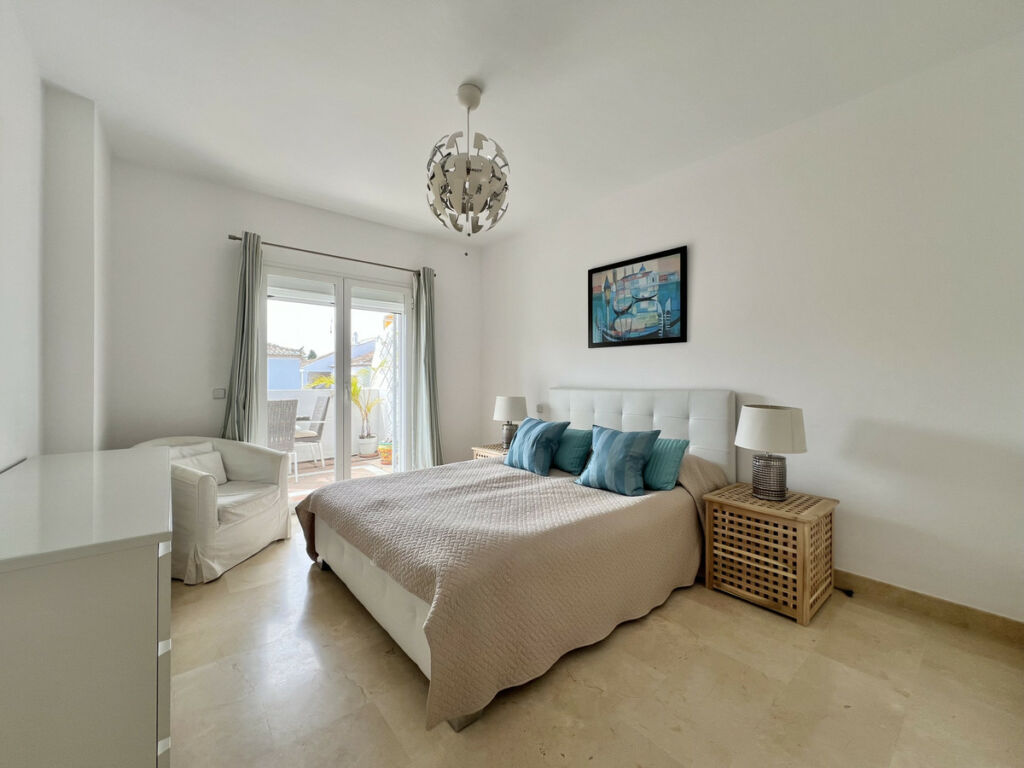 Top Floor Apartment El Presidente Málaga - image 5