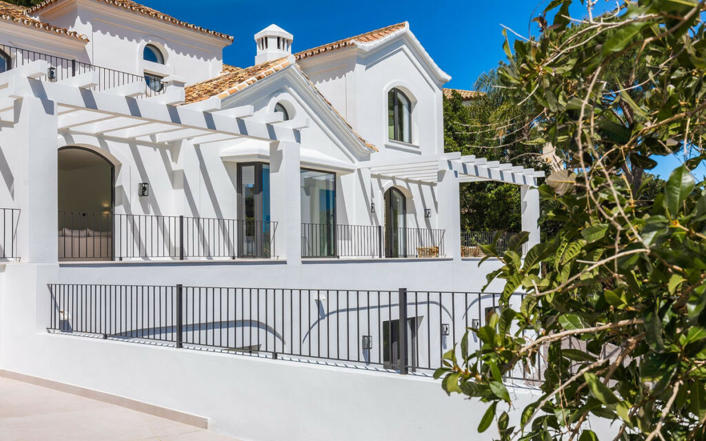 Detached Villa El Madroñal Málaga - image 5