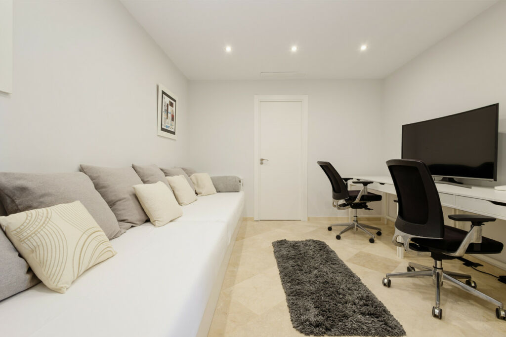 Ground Floor Apartment La Mairena Málaga - image 5