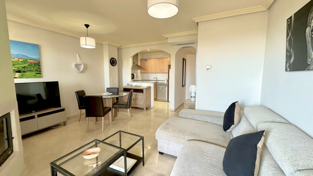 Middle Floor Apartment La Duquesa Málaga - image 5