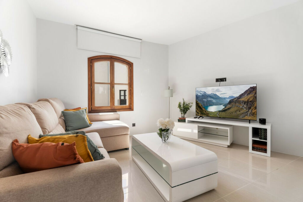 Middle Floor Apartment Puerto Banús Málaga - image 5