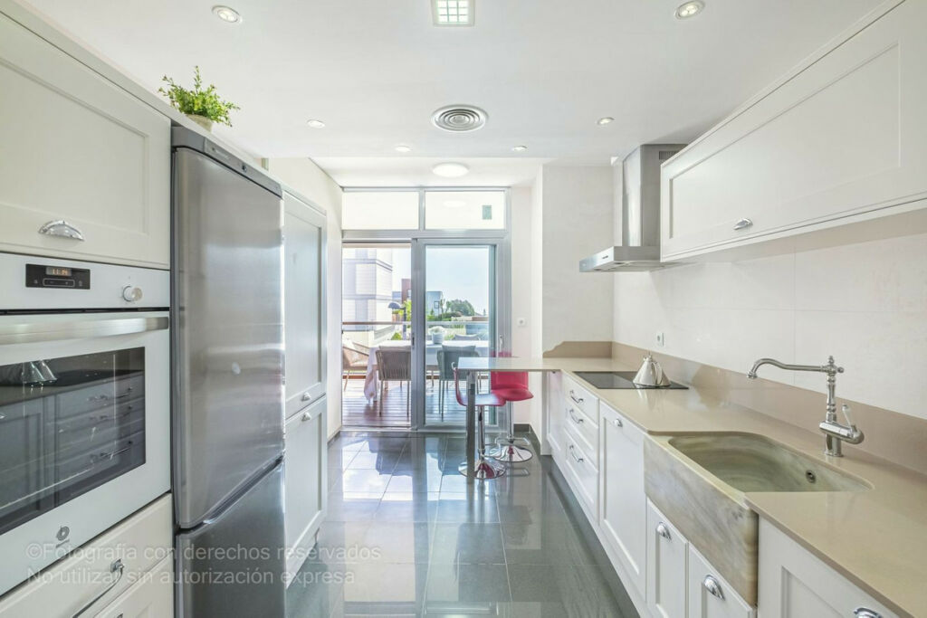 Middle Floor Apartment Manilva Málaga - image 5