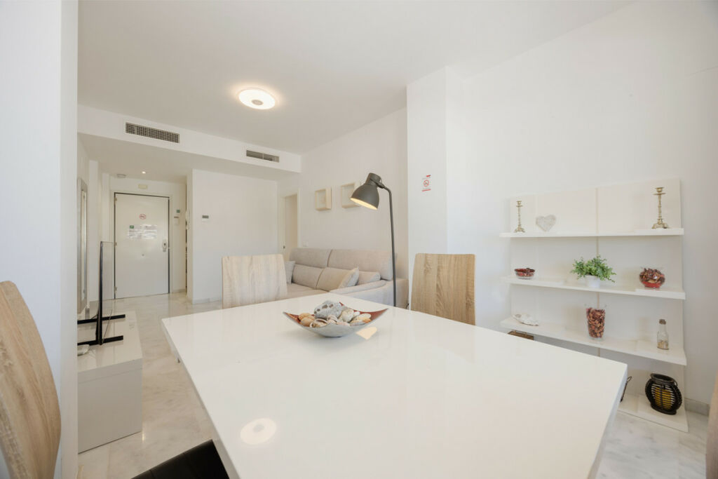 Middle Floor Apartment Estepona Málaga - image 5