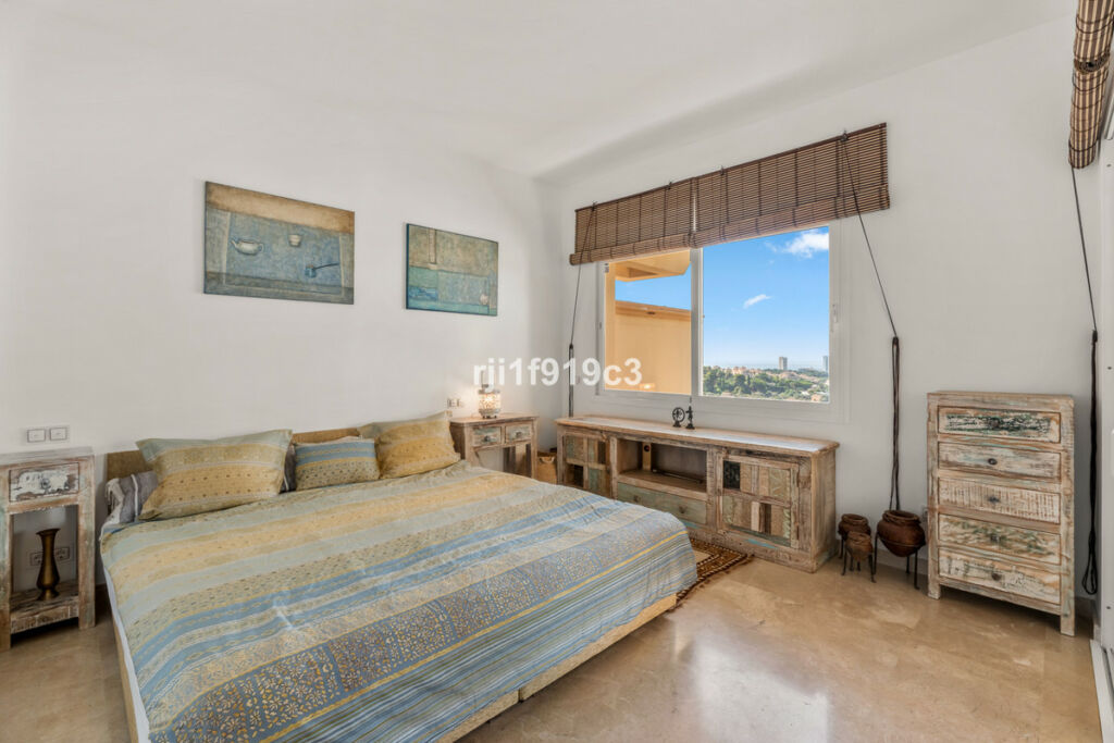 Middle Floor Apartment Elviria Málaga - image 5