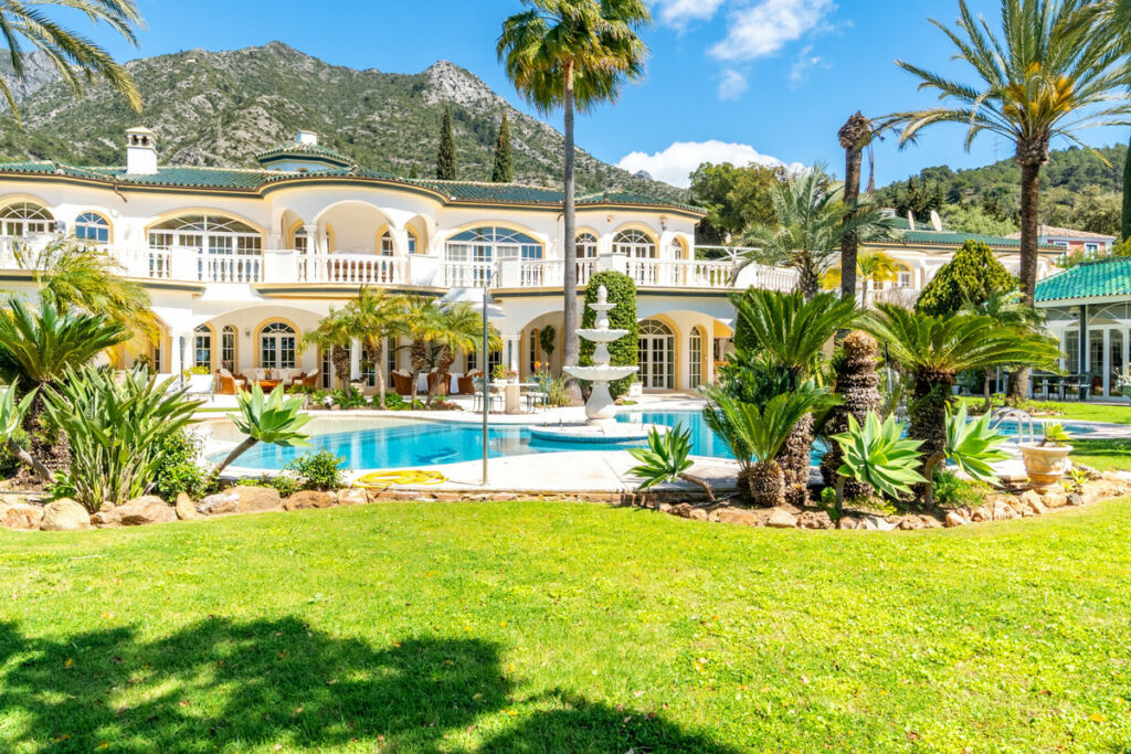 Detached Villa The Golden Mile Málaga - image 5