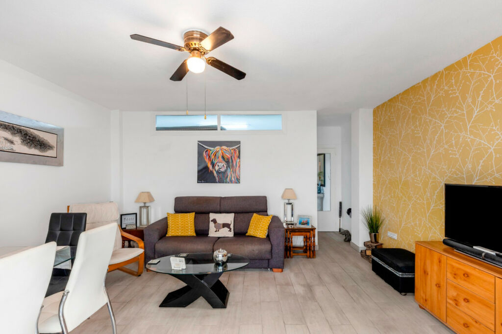 Middle Floor Apartment Playa Del Cura Alicante - image 2