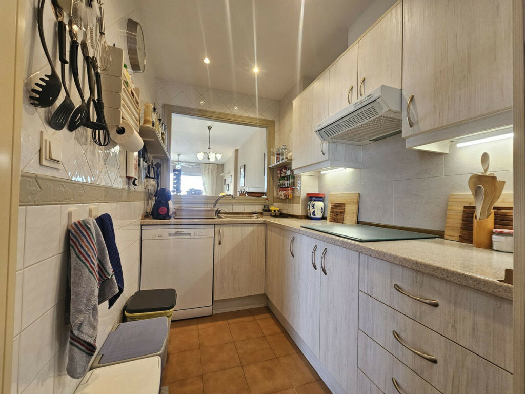 Middle Floor Apartment Calahonda Málaga - image 5