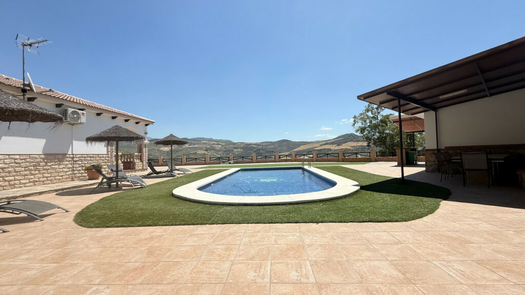 Detached Villa Valle de Abdalajis Málaga - image 5