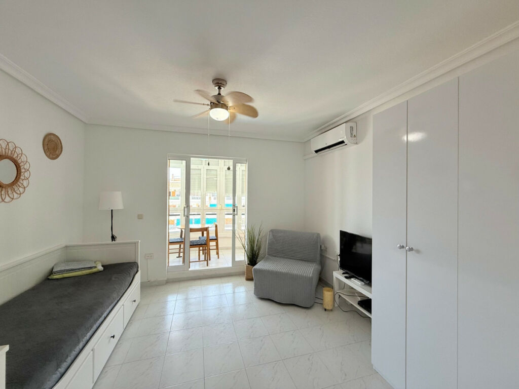 Middle Floor Apartment La Mata Alicante - image 5