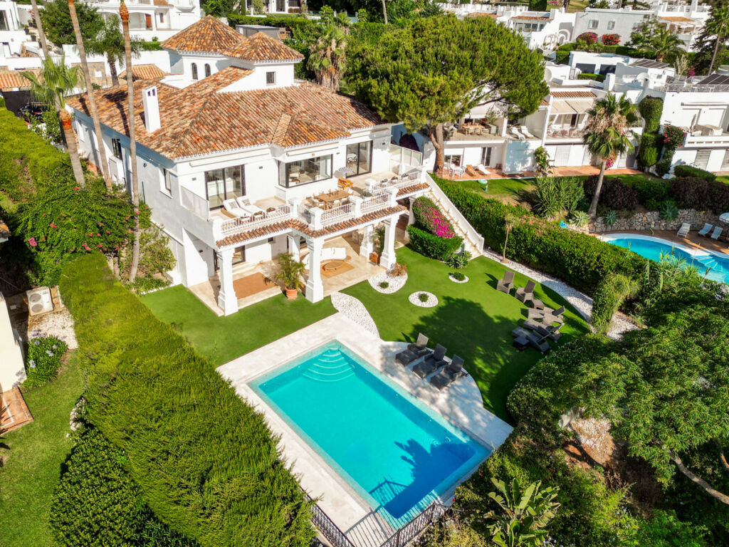 Detached Villa Aloha Málaga - image 5