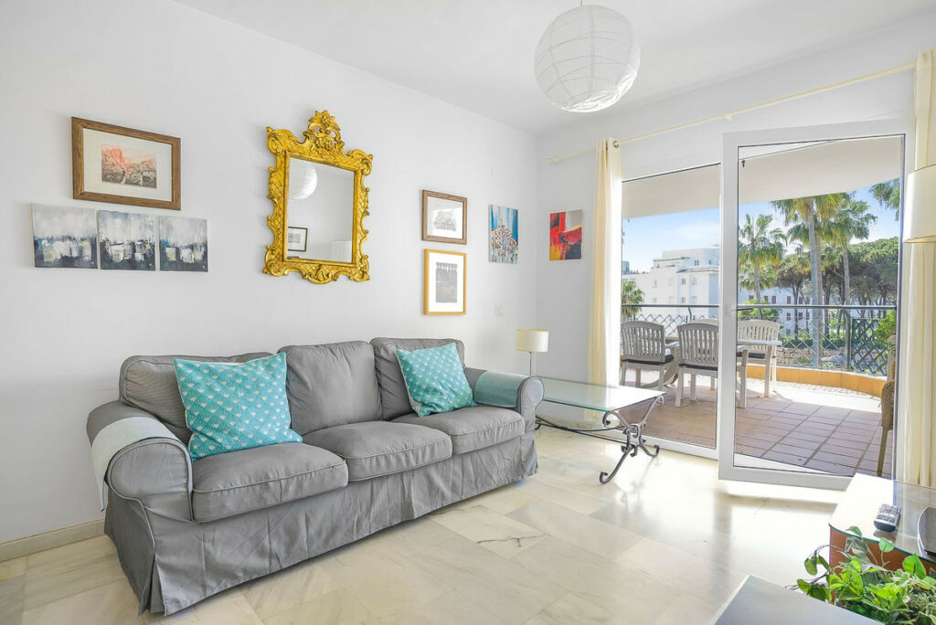 Middle Floor Apartment Calahonda Málaga - image 5