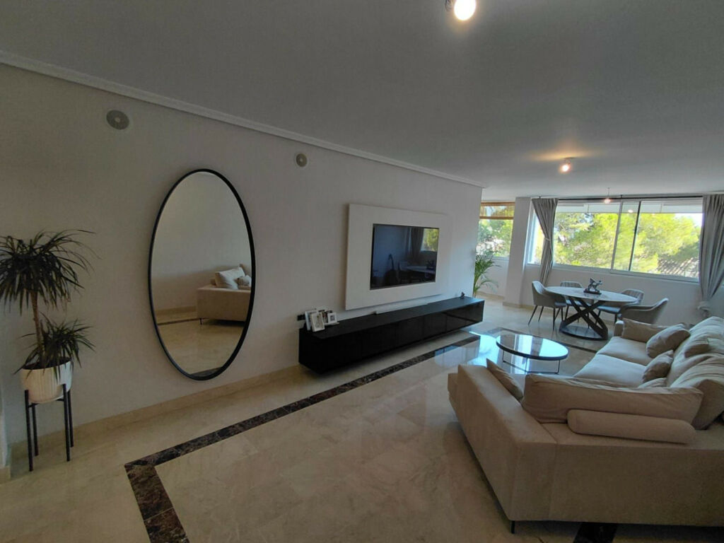 Middle Floor Apartment Marbella Málaga - image 5