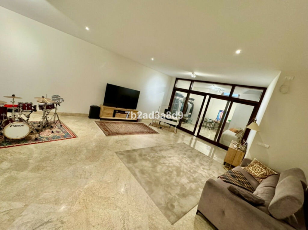 Ground Floor Apartment San Pedro de Alcántara Málaga - image 5