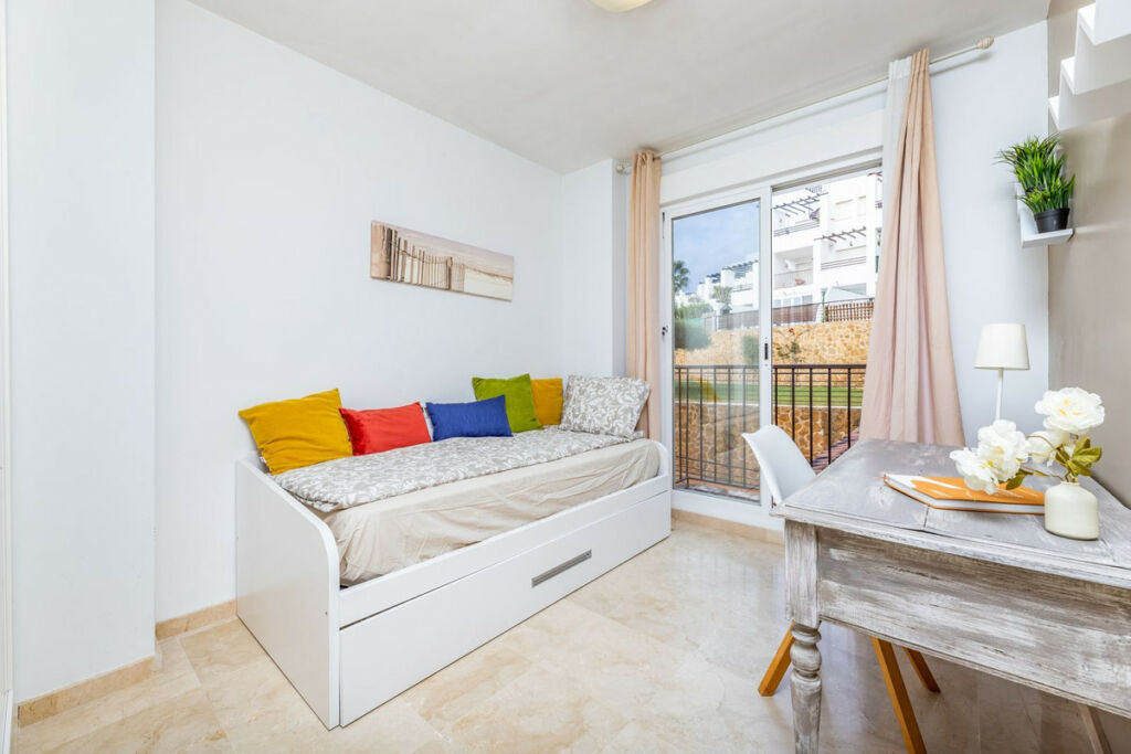 Middle Floor Apartment Manilva Málaga - image 5