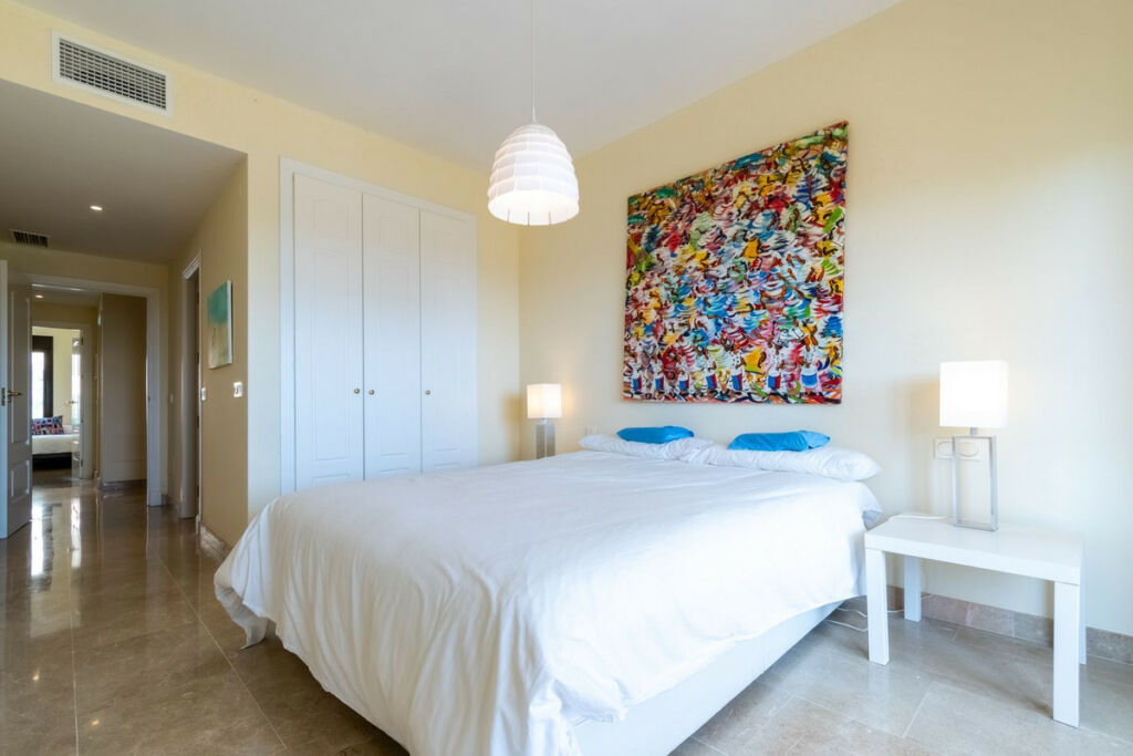 Middle Floor Apartment La Duquesa Málaga - image 5