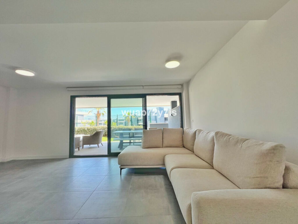 Ground Floor Apartment Selwo Málaga - image 5