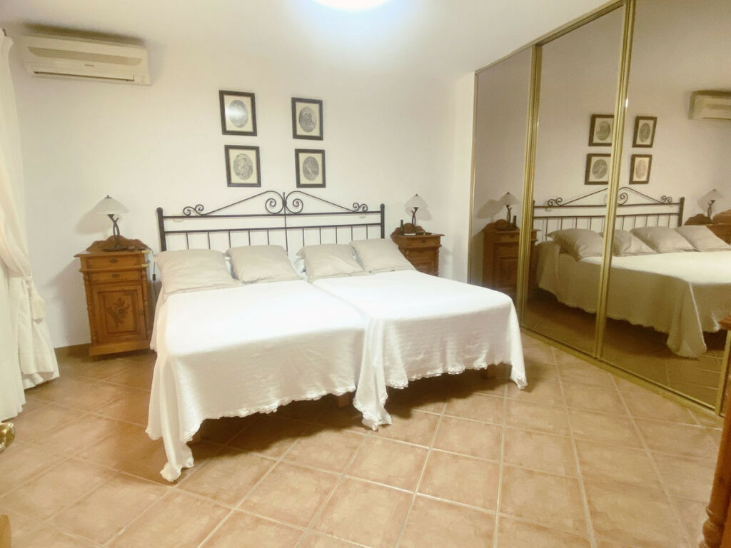 Detached Villa Elviria Málaga - image 5