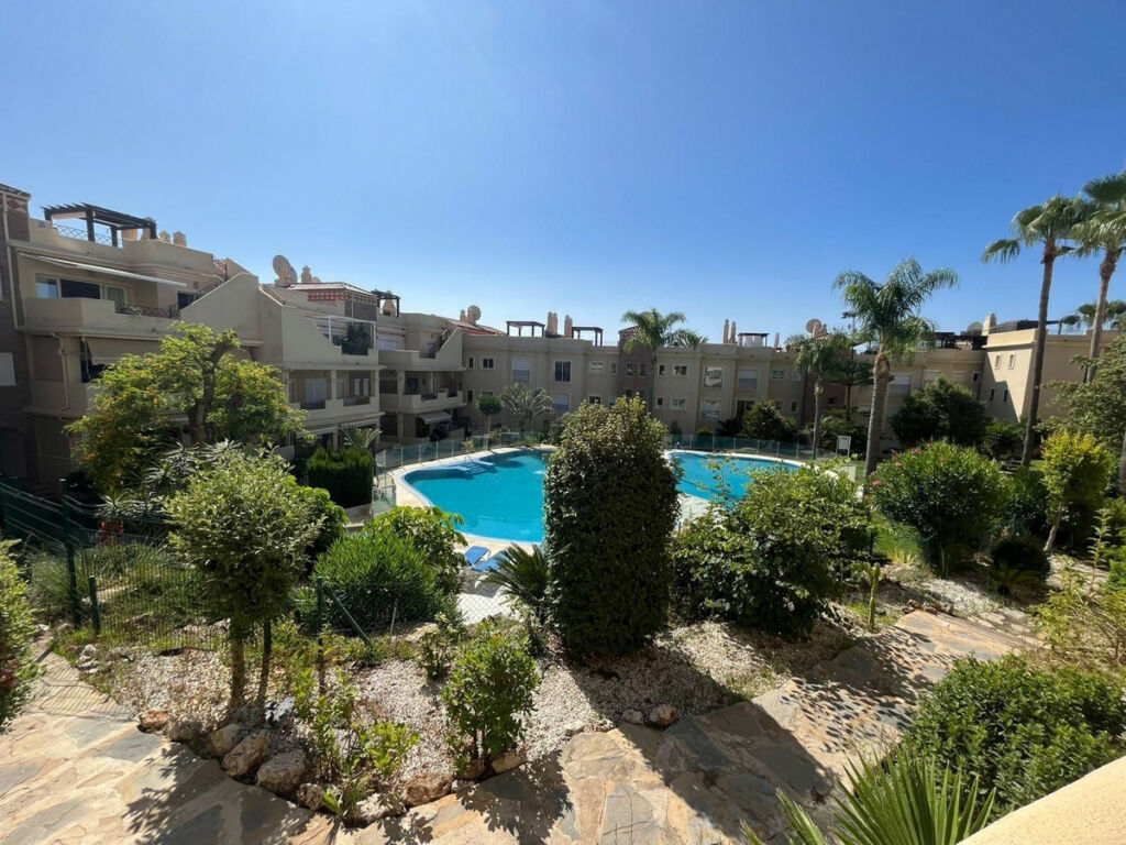 Middle Floor Apartment Estepona Málaga - image 5