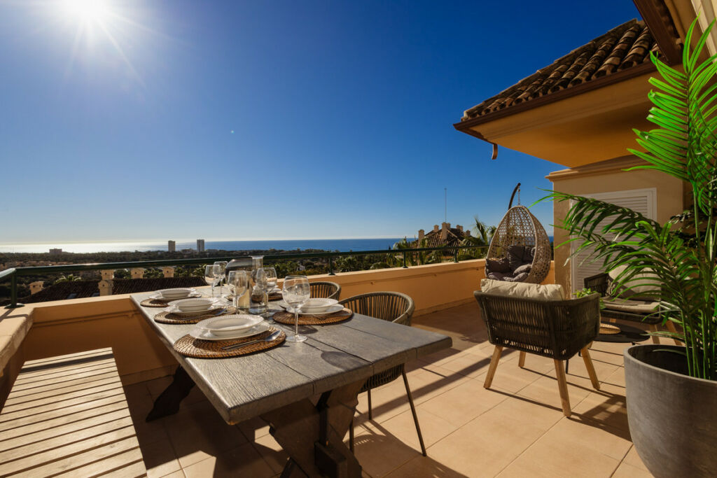 Middle Floor Apartment Elviria Málaga - image 5
