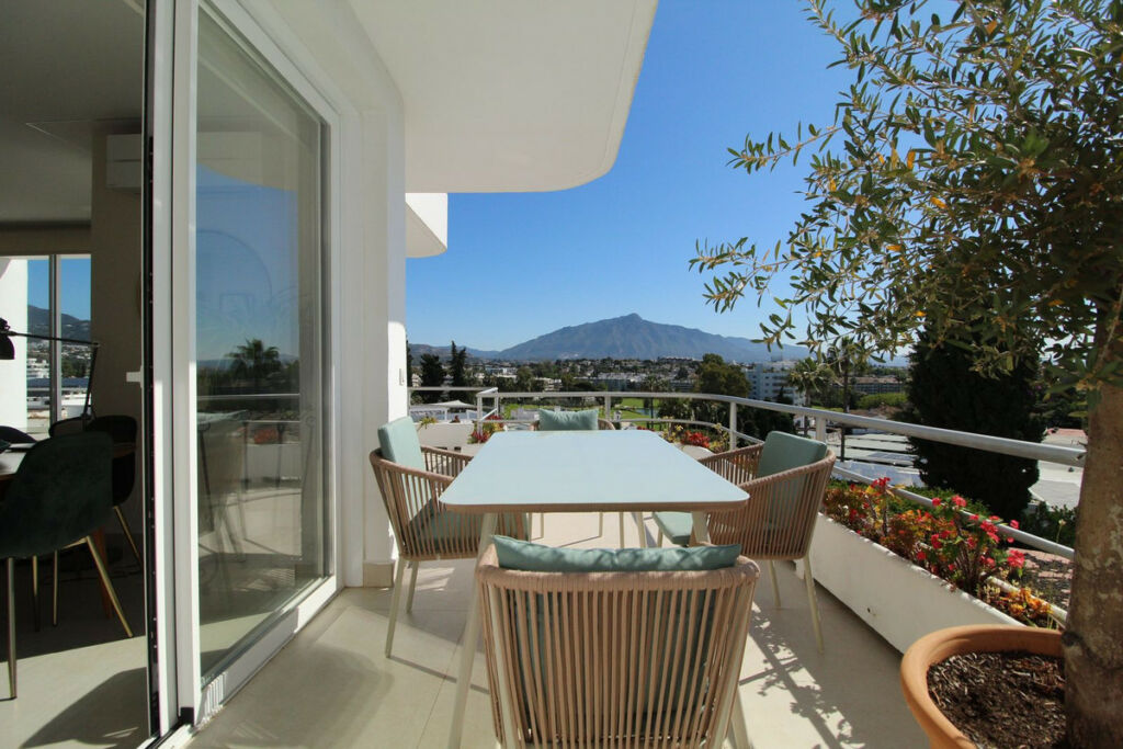 Middle Floor Apartment Guadalmina Alta Málaga - image 5