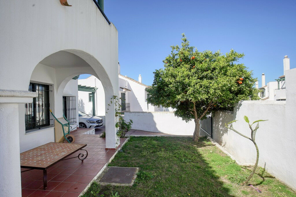 Detached Villa La Duquesa Málaga - image 5