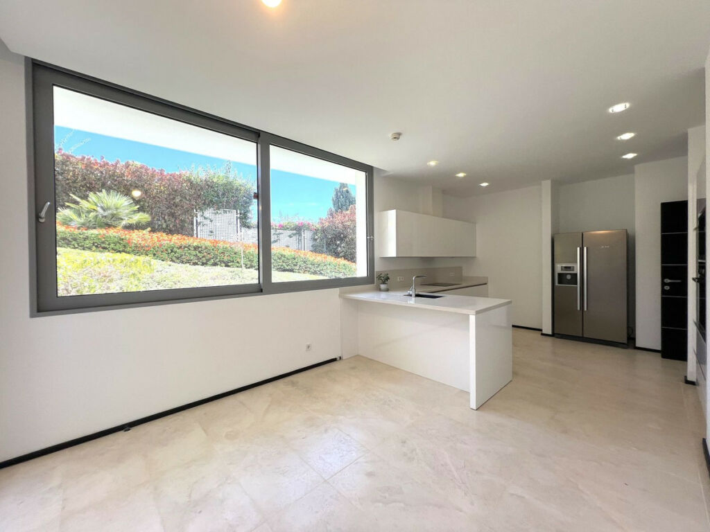 Townhouse Sierra Blanca Málaga - image 5