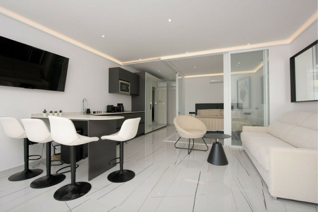 Top Floor Studio Puerto Banús Málaga - image 5