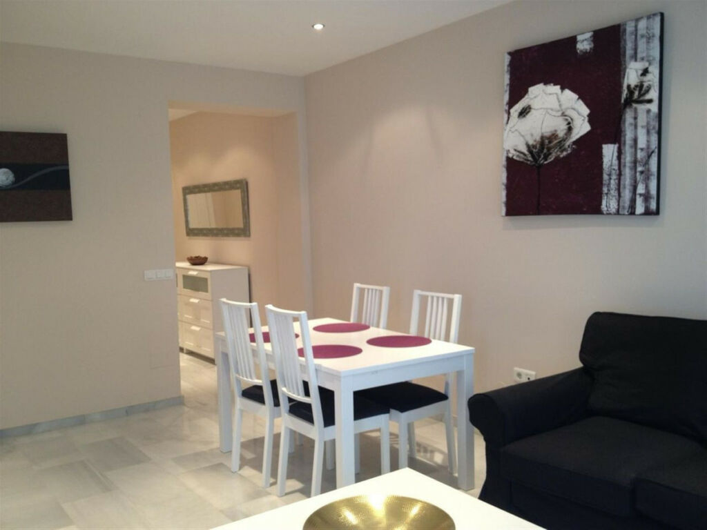 Middle Floor Apartment Puerto Banús Málaga - image 5