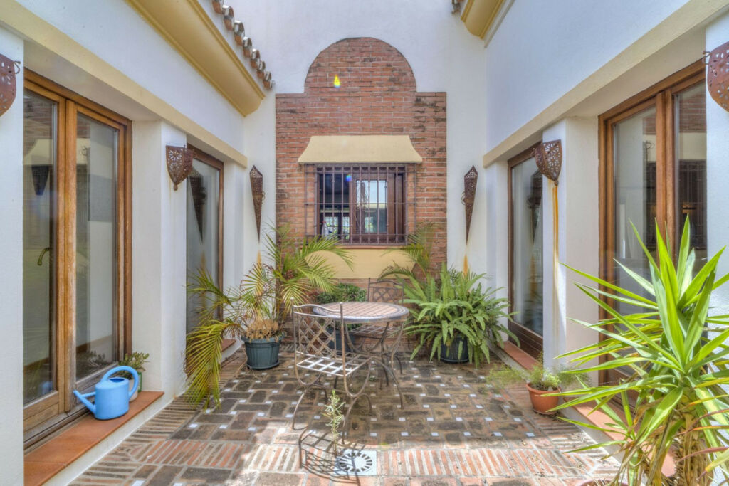 Detached Villa El Rosario Málaga - image 5