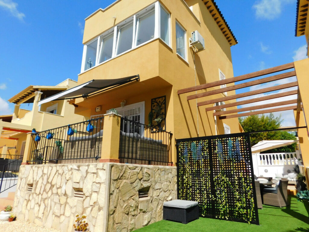 Detached Villa Villamartin Alicante - image 5