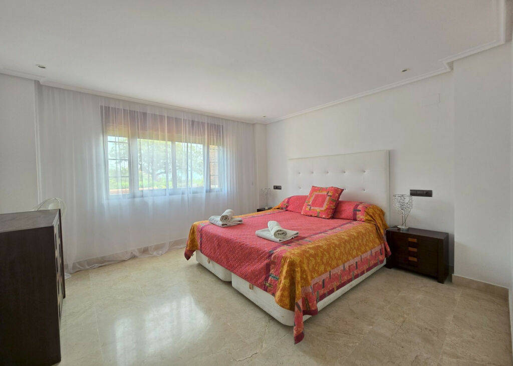 Ground Floor Apartment La Mairena Málaga - image 6