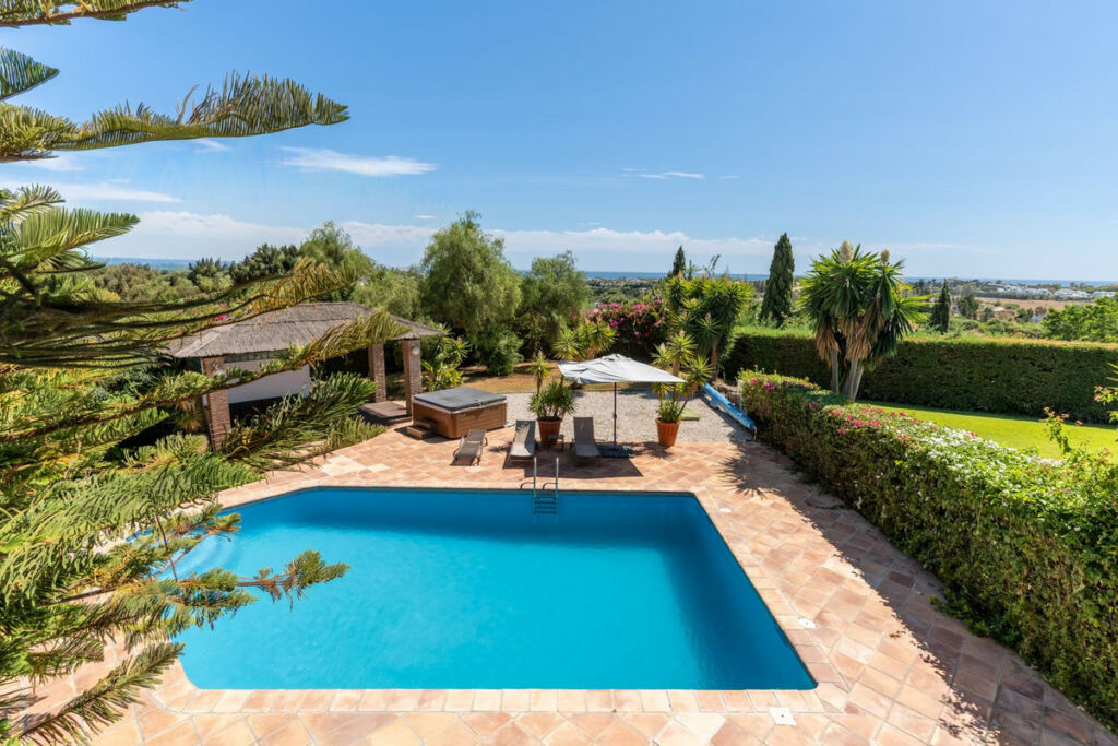 Detached Villa Benahavís Málaga - image 5