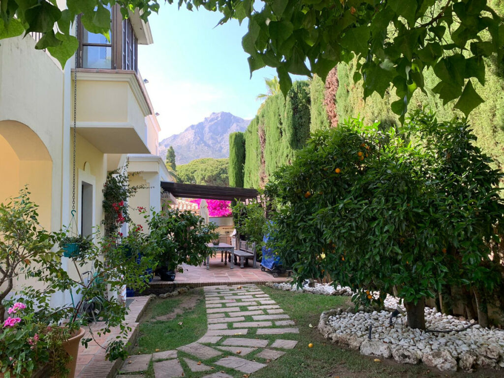Detached Villa Sierra Blanca Málaga - image 5