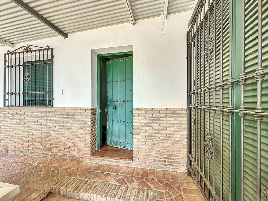 Detached Villa La Viñuela Málaga - image 5